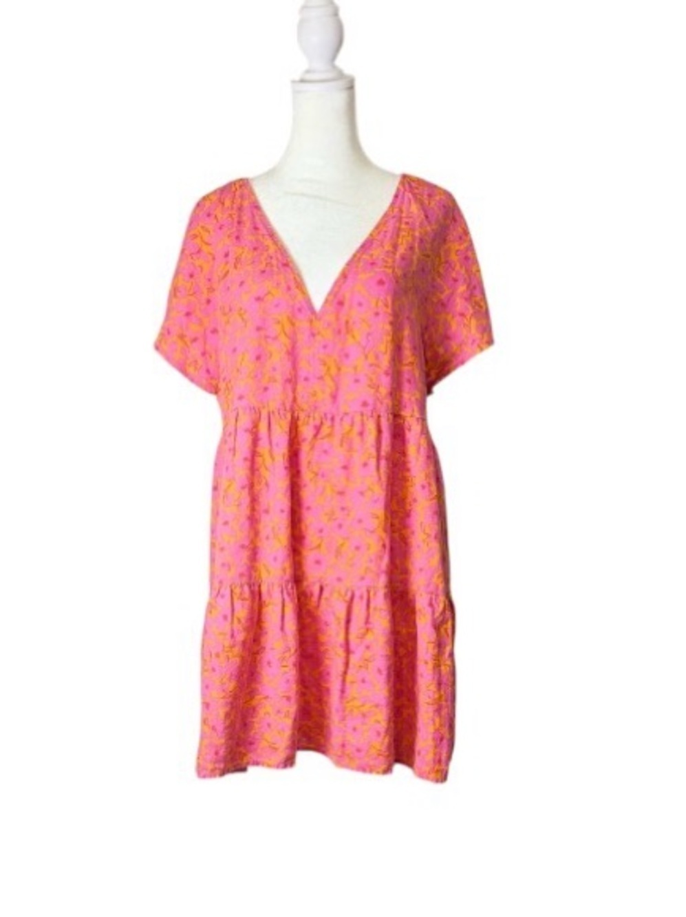 Universal Thread Pink and Orange Short Sleeve VNeck Floral Dress. Size Medium.